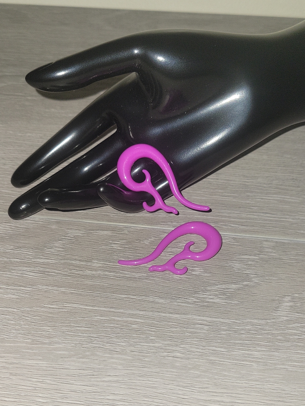 HOT TOPIC Purple Acrylic Swirl 0g Earrings / 8mm